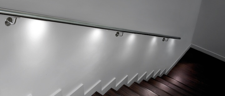 Traprenovatie met RVS trapleuning met verlichting